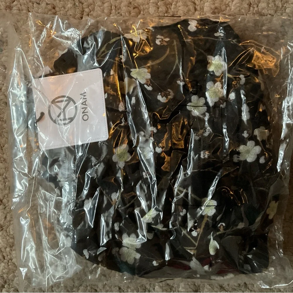 NWT Onam Scarf 🧣 - Picture 3 of 3